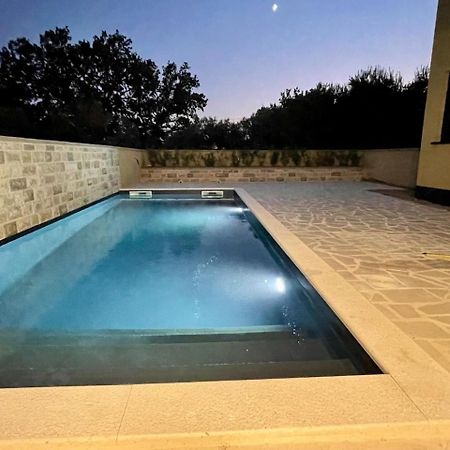 Ferienwohnung Mit Beheiztem Pool, 60 M Vom Strand 马斯莱尼察 外观 照片